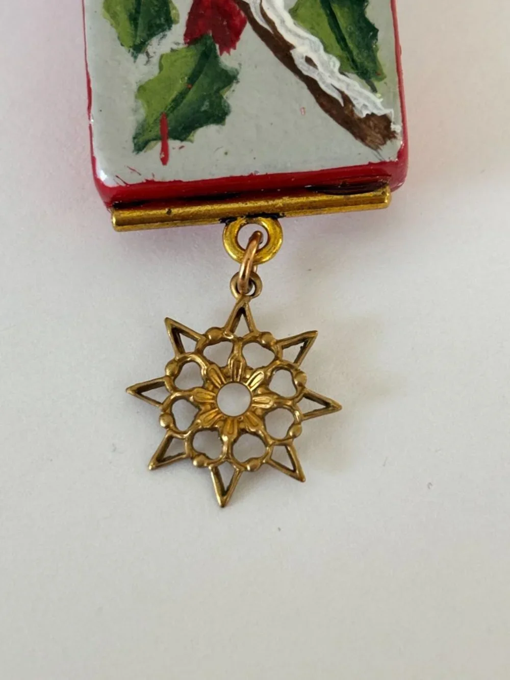 Cardinal Christmas Pin Brooch Domino Hand-Painted Snowflake Charm Winter Jewelry - Picture 4 of 9
